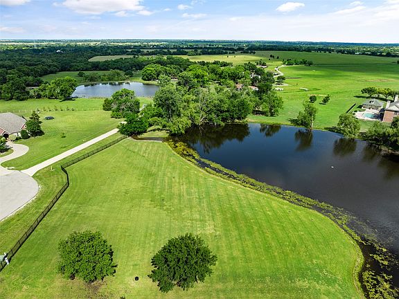 4th image of Lake Dr