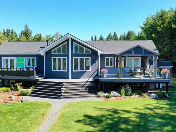 193 Red Tail Dr, Lunenburg, NS B0J 2E0