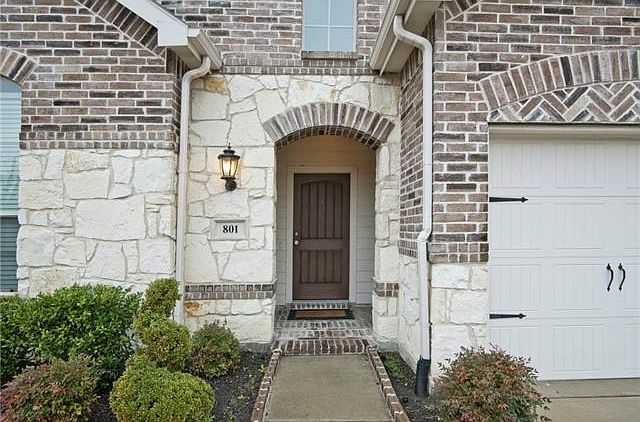 1st image of 801 Waller Dr