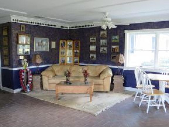 3rd image of 10082 NW Highway 225a