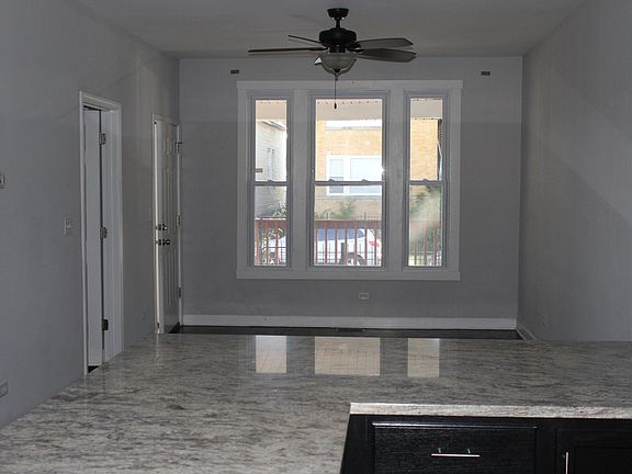 4th image of 3226 N Whipple St #1
