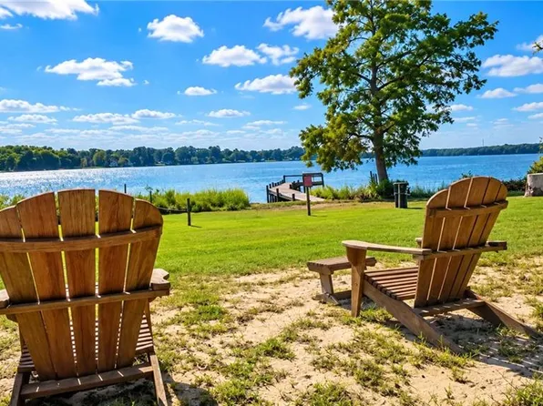 789 Coachpoint Rd, Hartfield, VA 23071