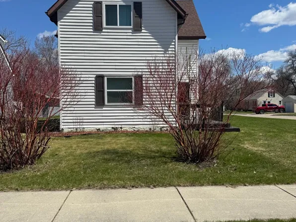 622 Saint Paul Ave S, Thief River Falls, MN 56701