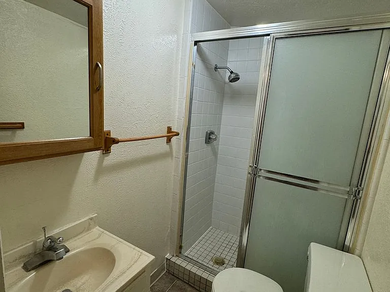 1250 Madison St — Photo 12