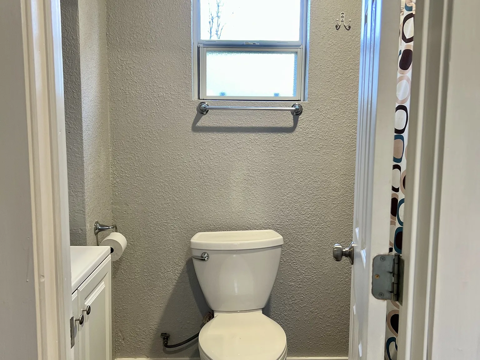 2 bed, 1.0 bath, $950 — Photo 4