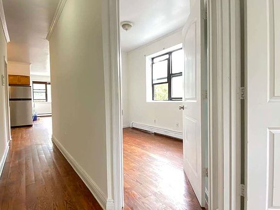3rd image of 18 Underhill Ave #2