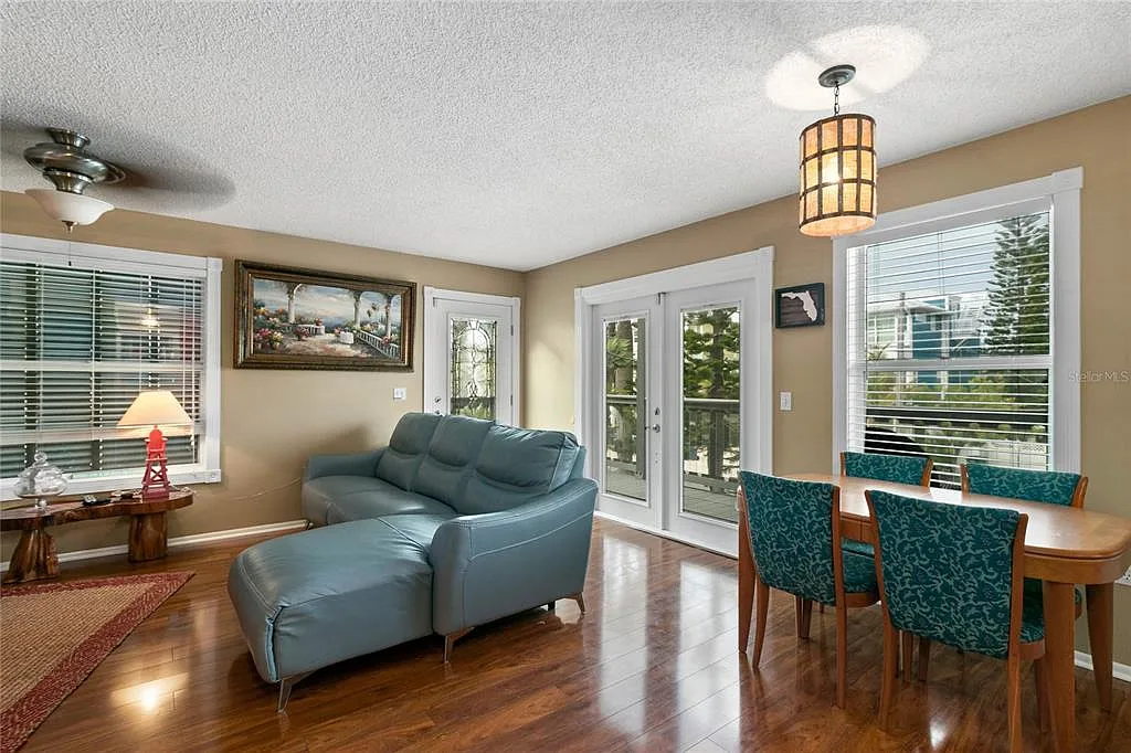 2 bed, 2.0 bath, 1511 sqft, $6,500 — Photo 3