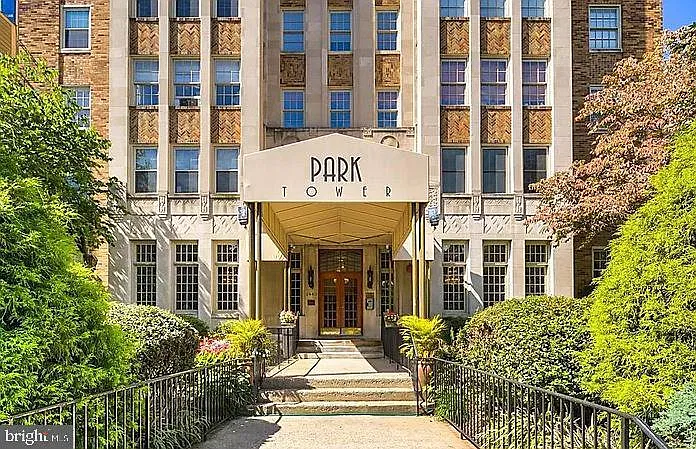 Park Tower — Photo 4