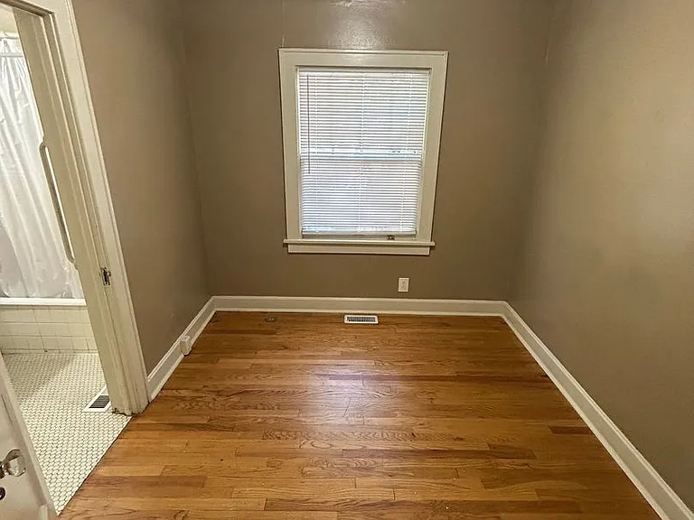 5446 Charlotte St — Photo 17