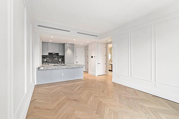 1st image of 250 E 21st St #5C