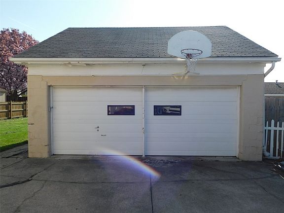 2nd image of 3814 Elmwood Ave