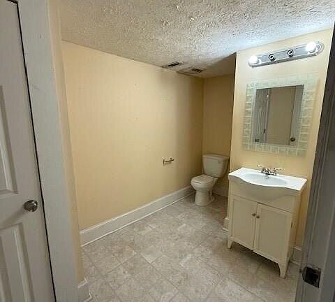 5th image of 709 College St