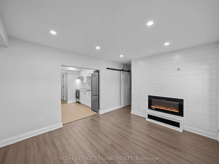 15 Balmoral Ave S #4 — Photo 7