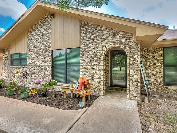 3rd image of 147 Las Lomas Dr