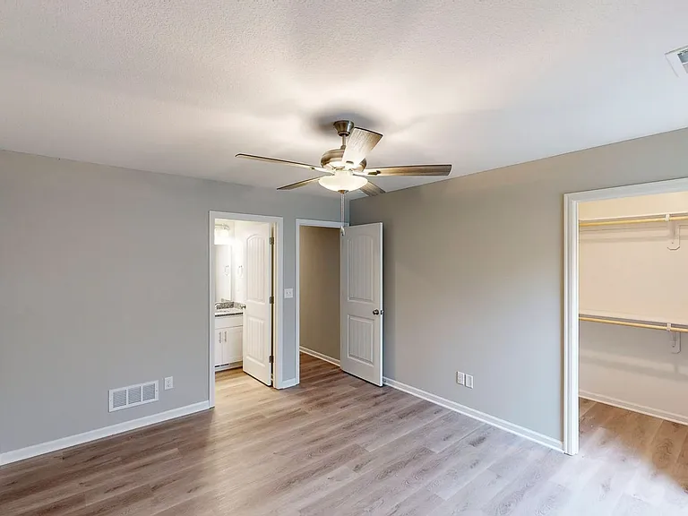 611 Pampas St — Photo 13