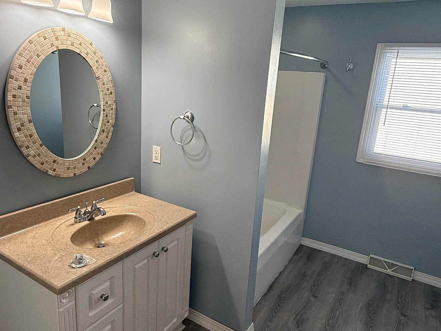 2 bed, 1200 sqft, $2,100 — Photo 4