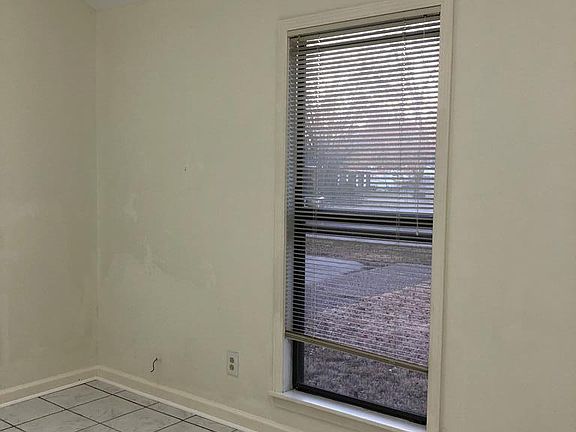 3rd image of 1581 S Main St