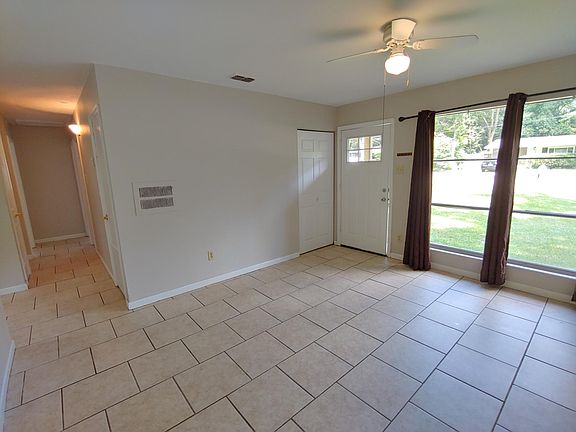 2nd image of 810 Jacqueline Ln