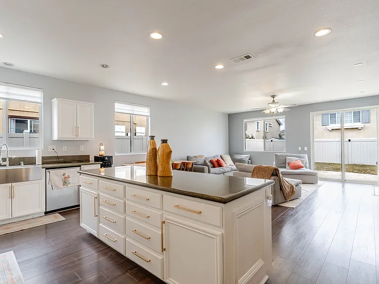 39112 Desert Holly Ln — Photo 16