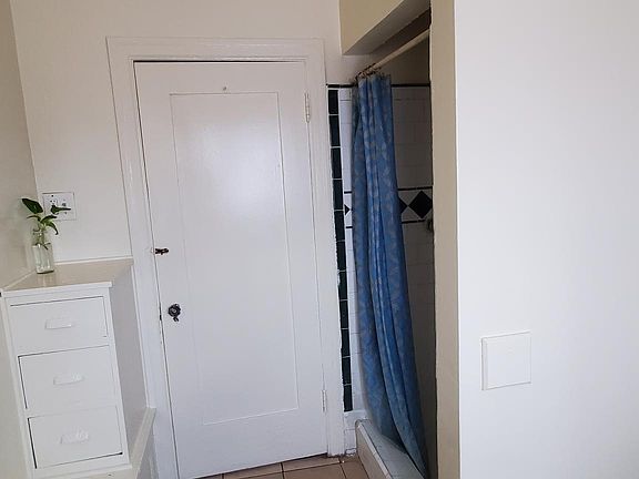 4th image of 635 1/2 41st Dr