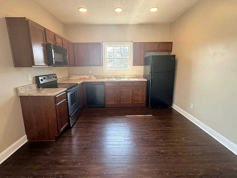 526 Dennis Way — Photo 3