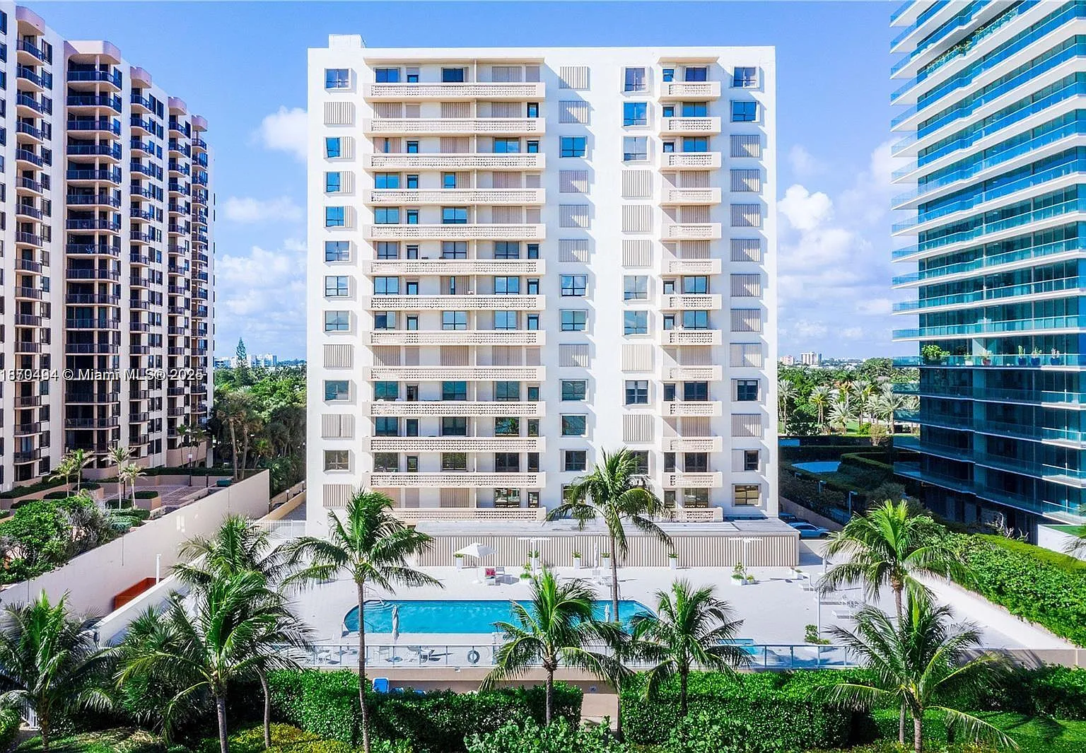 The Plaza Of Bal Harbour — Photo 1