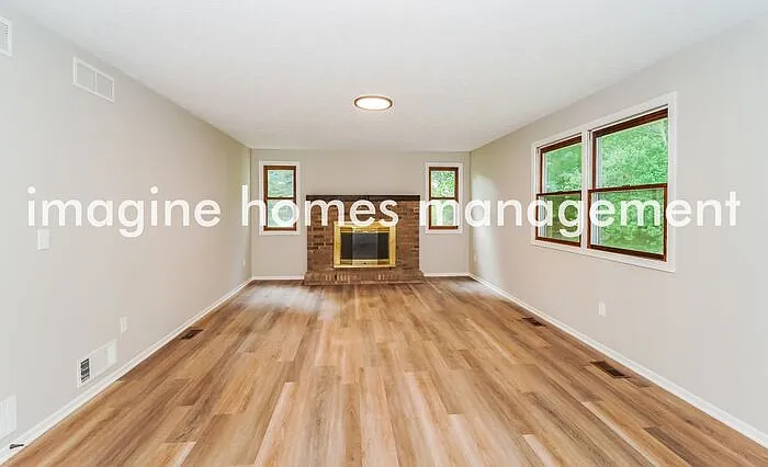 2569 Brafferton Ave — Photo 2
