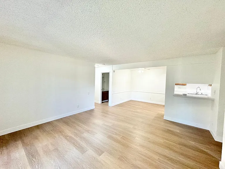 Buena Vista Apartments — Photo 7