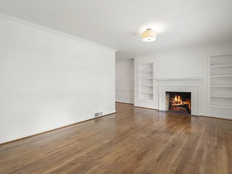 2151 Radcliffe Dr NW — Photo 6