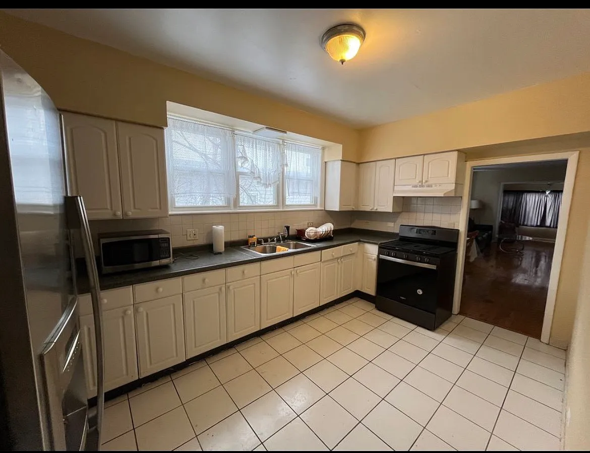 2 bed, 900 sqft, $2,000 — Photo 2