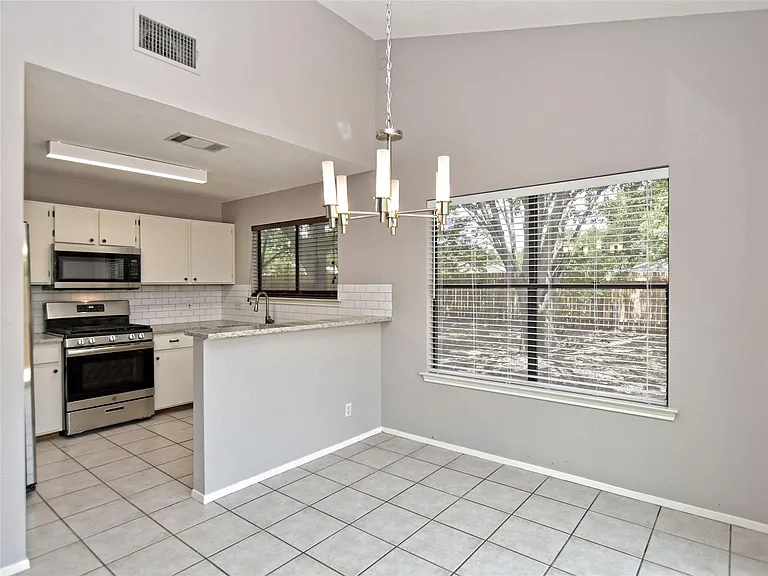 813 Primrose Ln — Photo 11