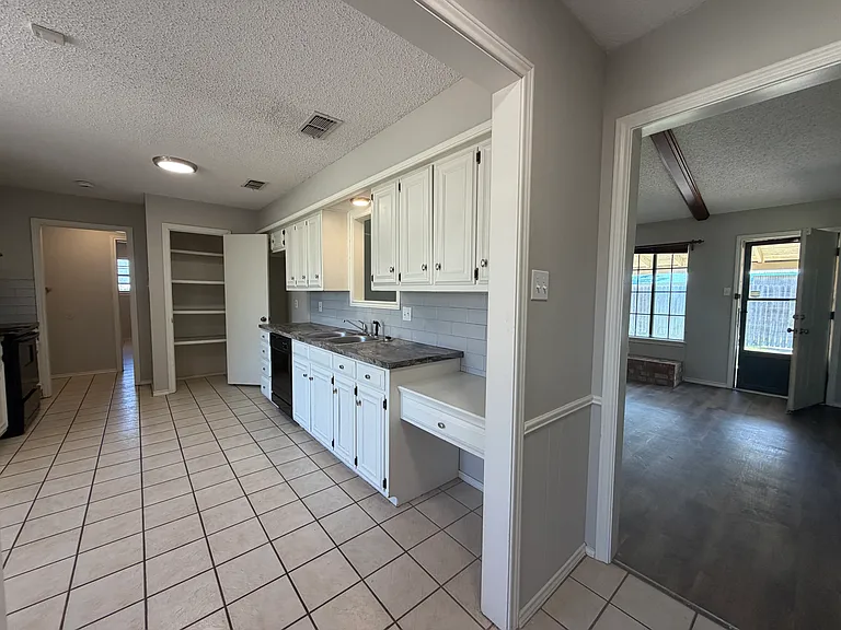 3401 Essex Ave — Photo 6