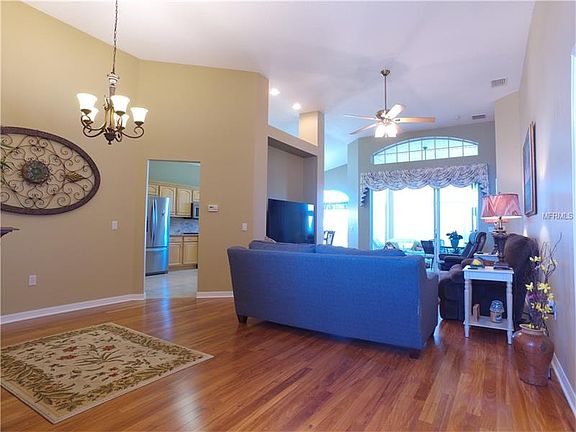 4th image of 211 Oak Hammock Dr