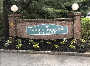 1803 Green Hollow Dr, Iselin, NJ 08830