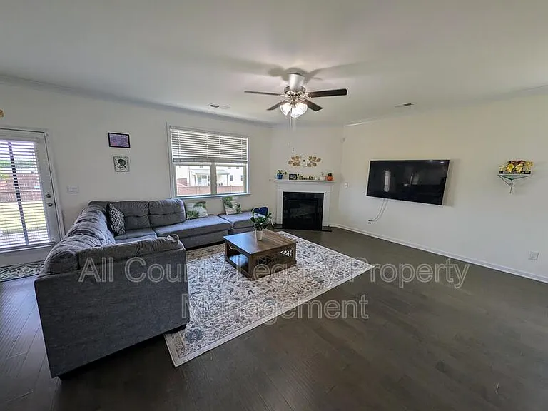 928 Blue Juniper Cir — Photo 3