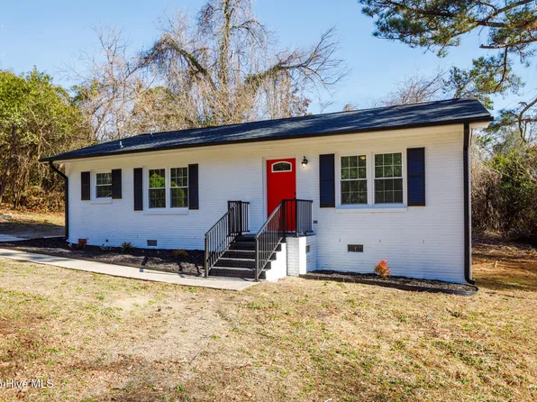 795 W New Hampshire Avenue, Southern Pines, NC 28387