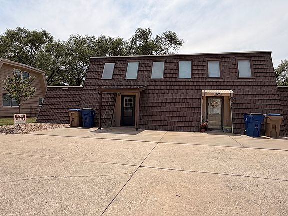 2nd image of 419 W Cherokee Dr #419