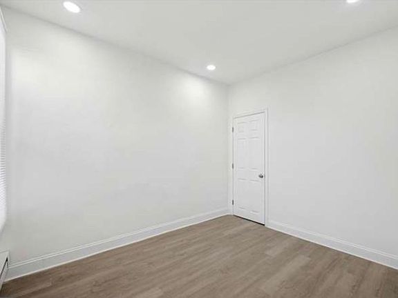 4th image of 558 Herman St