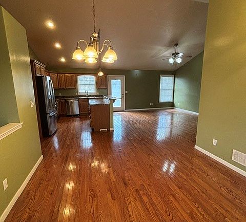 3rd image of 2900 Breezewood Dr
