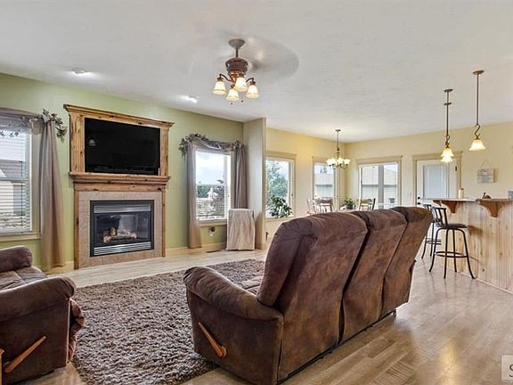 5th image of 320 Rock Hill Ln