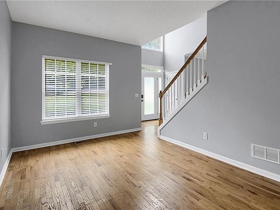5th image of 5972 Rosie Ln SE
