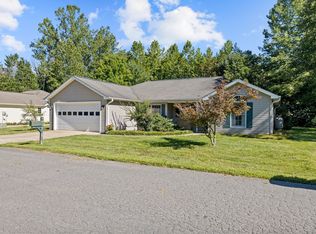 8 Pin Oak Ln, Swannanoa, NC 28778