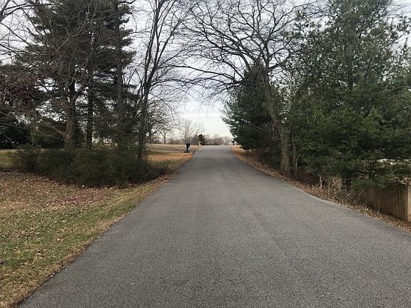 4th image of 209 Hamlett Dr