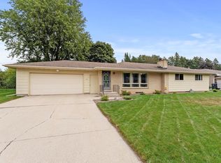 110 Crestwood Dr, Elkhart Lake, WI 53020