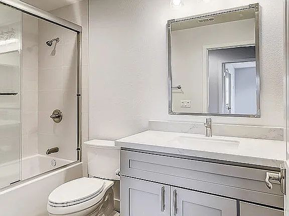 1st image of 921 Campus Ave #2