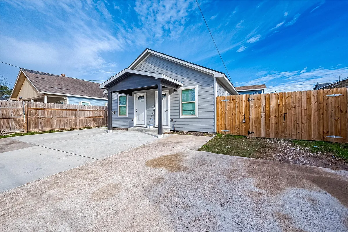 Photo 2 of 33 - 6725 Avenue K #B - Houston, TX Building Photo - 6725 Avenue K #B
