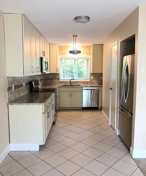B11 Stonehedge Dr — Photo 5