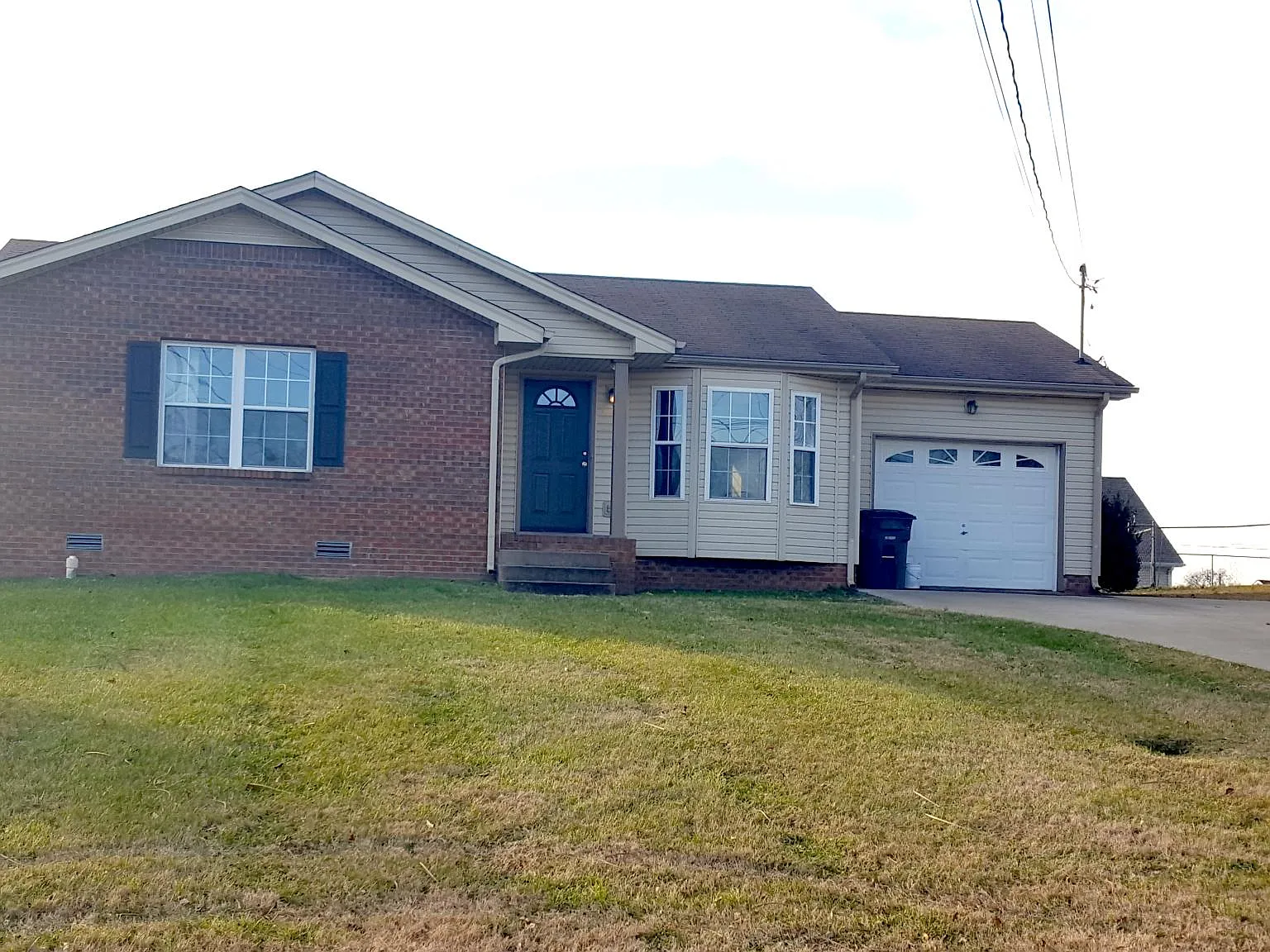 3 bed, 1118 sqft, $1,575 — Photo 1