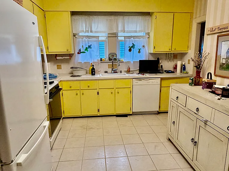 30 Harrington St #1 — Photo 4