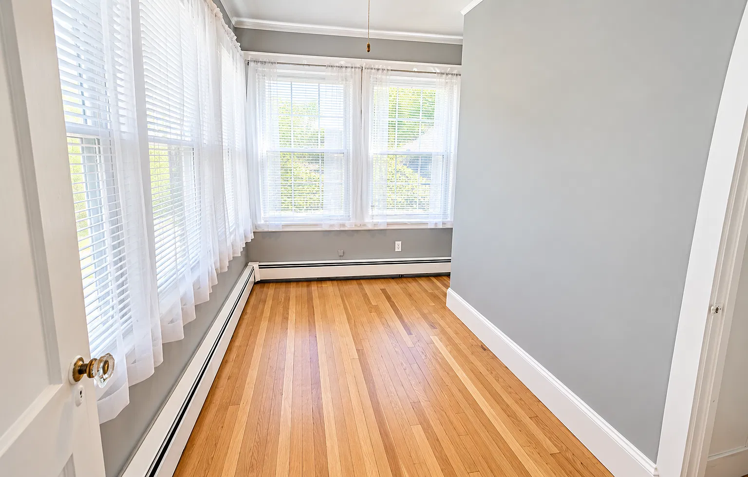 2 bed, 1.0 bath, 1200 sqft, $2,700 — Photo 2
